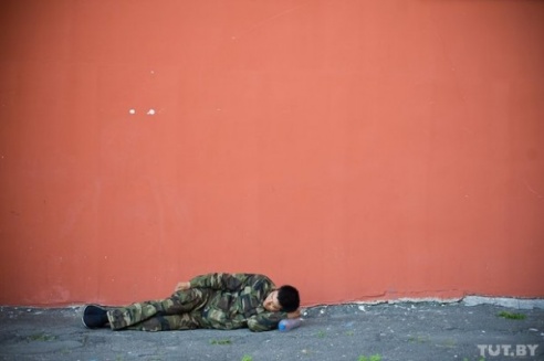 В Гомельской области 200 китайских рабочих устроили марш протеста из-за невыплаты зарплаты (ФОТО)