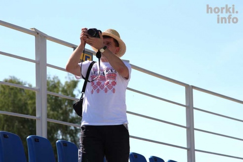 Показательные выступления на конкурном поле конно-спортивной школы