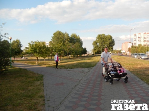Брестские коммунальщики не ремонтируют оборудование детских площадок, а демонтируют