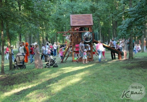 ФОТОФАКТ: В городском парке Вилейки 2 июля открыли детскую игровую площадку