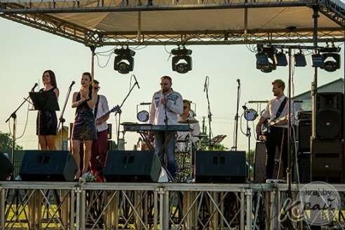 ФОТОРЕПОРТАЖ: Как прошел районный праздник «Квітней, Глыбоччына!»