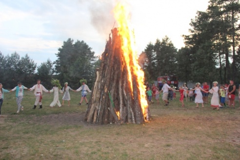 СВЯТА КУПАЛЛЕ НА ПЛЯЖЫ «ПАЎДНЁВЫ» (фотарэпартаж)
