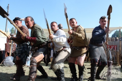 Штурм замка и средневековые танцы. Как в Вилейке прошел первый рыцарский фест (ФОТО, ВИДЕО)