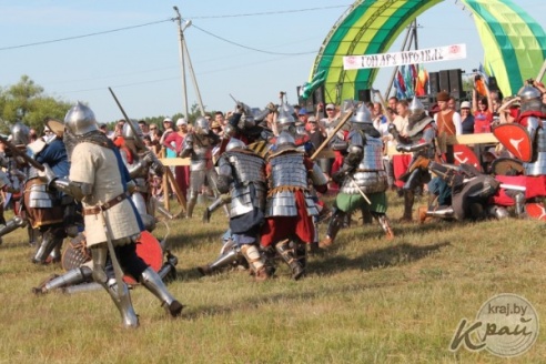 Штурм замка и средневековые танцы. Как в Вилейке прошел первый рыцарский фест (ФОТО, ВИДЕО)