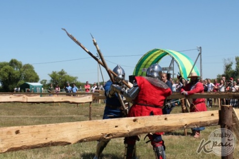 ФОТОРЕПОРТАЖ: 4-5 июля в Вилейке впервые состоялся фестиваль средневековой культуры «Гонару продкаў»