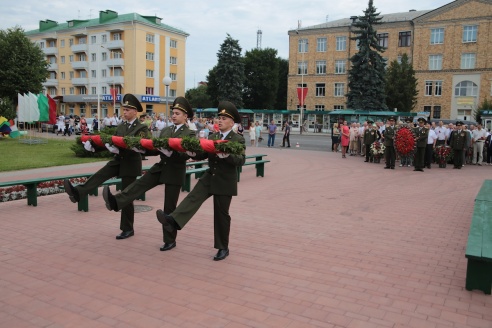 В День освобождения города Барановичи возложили цветы у Вечного огня