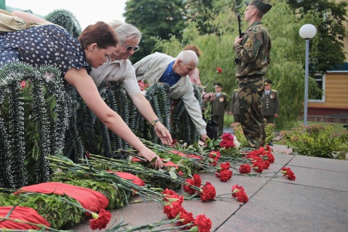 В День освобождения города Барановичи возложили цветы у Вечного огня