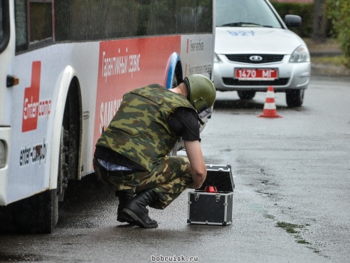 В чемодане, найденном в салоне троллейбуса, саперы обнаружили строительный инструмент