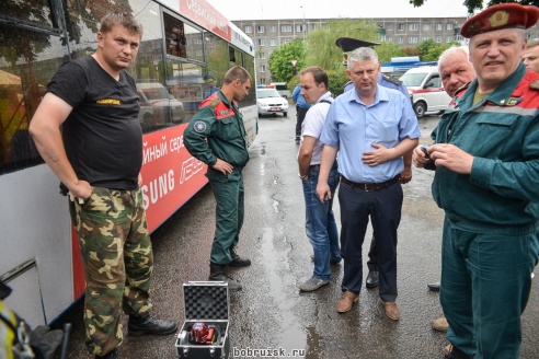 В чемодане, найденном в салоне троллейбуса, саперы обнаружили строительный инструмент