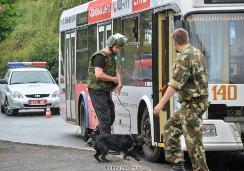 В чемодане, найденном в салоне троллейбуса, саперы обнаружили строительный инструмент