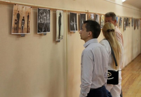 В витебском Задвинье открылись сразу две выставки: российских фотохудожников и белорусских мастеров художественного текстиля