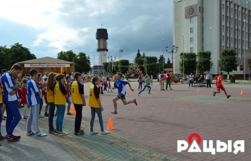 ФОТАРЭПАРТАЖ: У Глыбокім пачаўся "Вішнёвы фэст"