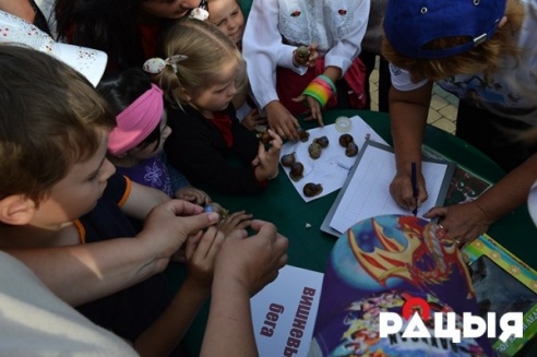 ФОТАРЭПАРТАЖ: У Глыбокім пачаўся "Вішнёвы фэст"