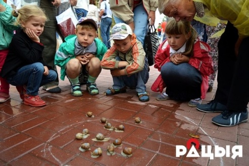 ФОТАРЭПАРТАЖ: У Глыбокім пачаўся "Вішнёвы фэст"