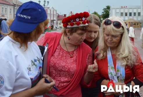 ФОТАРЭПАРТАЖ: У Глыбокім пачаўся "Вішнёвы фэст"