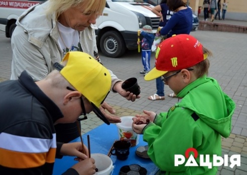 ФОТАРЭПАРТАЖ: У Глыбокім пачаўся "Вішнёвы фэст"