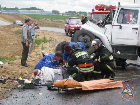 В Рогачевском районе лоб в лоб столкнулись МАЗ и ГАЗ: потребовалась помощь спасателей