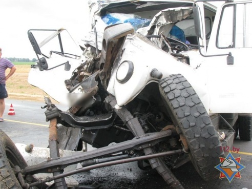 В Рогачевском районе лоб в лоб столкнулись МАЗ и ГАЗ: потребовалась помощь спасателей