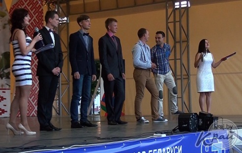 ФОТО- и ВИДЕОФАКТ: В Глубоком выбрали «Мистера вишневого фестиваля». Им стал Константин Кмита