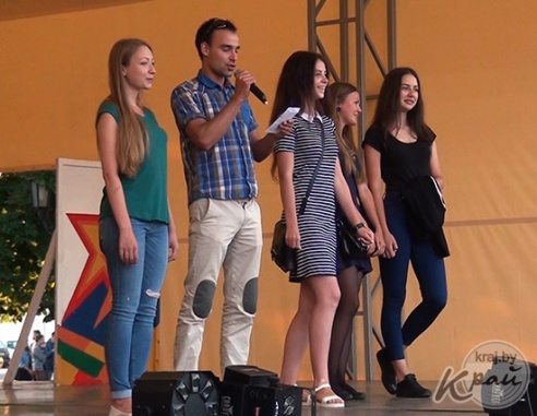 ФОТО- и ВИДЕОФАКТ: В Глубоком выбрали «Мистера вишневого фестиваля». Им стал Константин Кмита