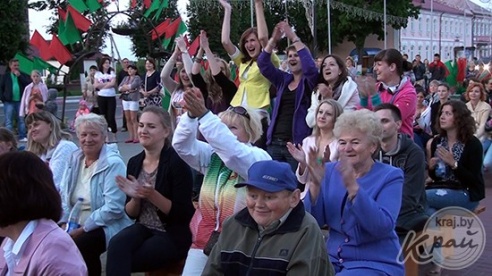 ФОТО- и ВИДЕОФАКТ: В Глубоком выбрали «Мистера вишневого фестиваля». Им стал Константин Кмита