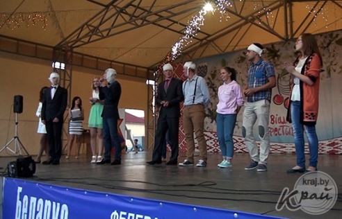 ФОТО- и ВИДЕОФАКТ: В Глубоком выбрали «Мистера вишневого фестиваля». Им стал Константин Кмита