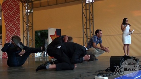 ФОТО- и ВИДЕОФАКТ: В Глубоком выбрали «Мистера вишневого фестиваля». Им стал Константин Кмита