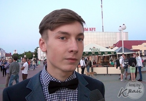 ФОТО- и ВИДЕОФАКТ: В Глубоком выбрали «Мистера вишневого фестиваля». Им стал Константин Кмита