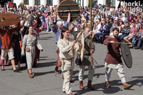 Мстиславлский фэст-2015: средневековое шествие, батлейка и город мастеров