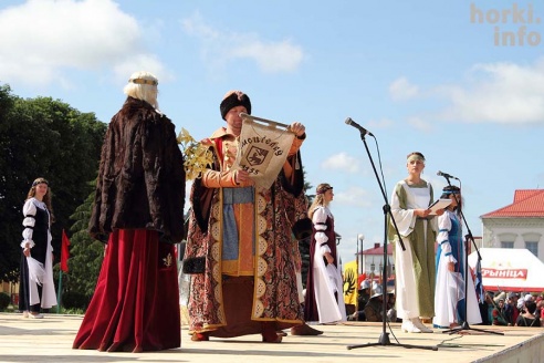 Мстиславлский фэст-2015: средневековое шествие, батлейка и город мастеров