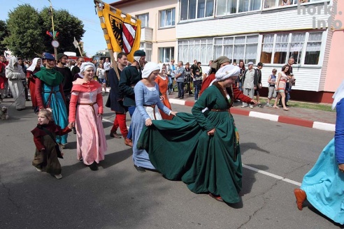 Мстиславлский фэст-2015: средневековое шествие, батлейка и город мастеров