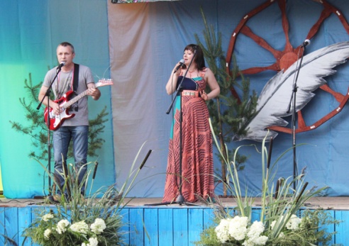 Фестываль з густам суніцы ў Лёзне