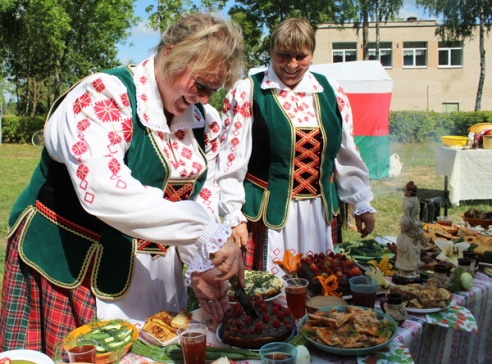 Фестываль з густам суніцы ў Лёзне