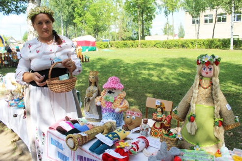 Фестываль з густам суніцы ў Лёзне