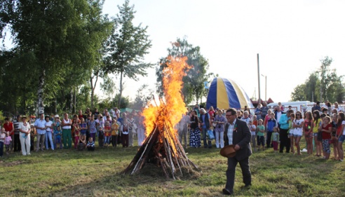 Фестываль з густам суніцы ў Лёзне
