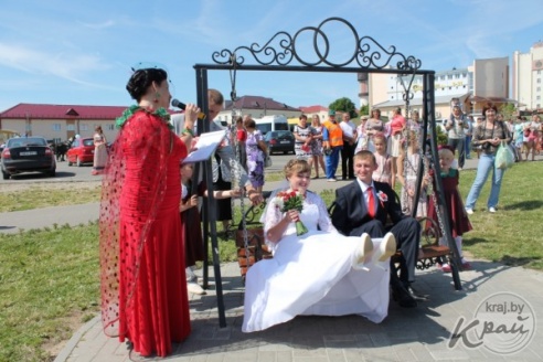 ФОТОРЕПОРТАЖ: «Вишневую» свадьбу сыграли 18 июля в Глубоком Александр и Татьяна Ивановские