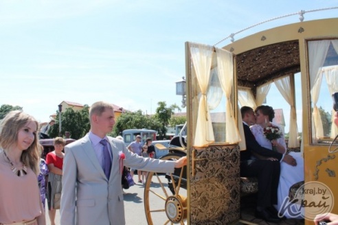 ФОТОРЕПОРТАЖ: «Вишневую» свадьбу сыграли 18 июля в Глубоком Александр и Татьяна Ивановские