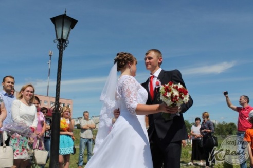 ФОТОРЕПОРТАЖ: «Вишневую» свадьбу сыграли 18 июля в Глубоком Александр и Татьяна Ивановские