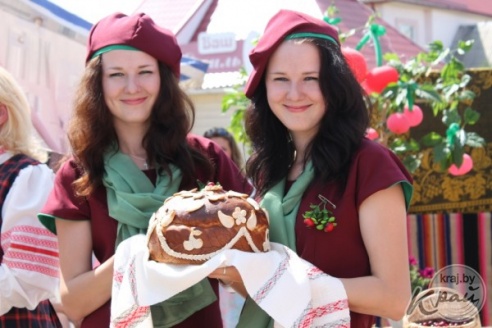 Подворье Подсвильского сельсовета признано лучшим на «Вишневом фестивале» в Глубоком (ФОТО)