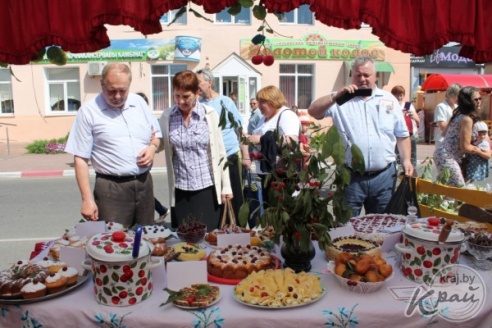Подворье Подсвильского сельсовета признано лучшим на «Вишневом фестивале» в Глубоком (ФОТО)