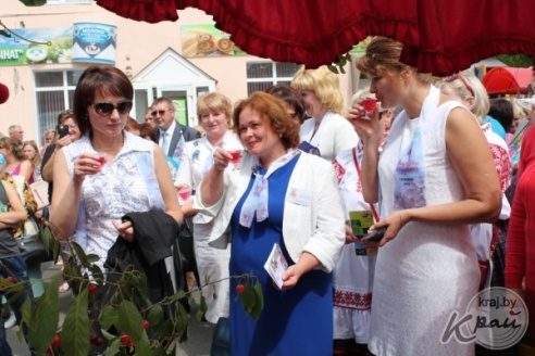 Подворье Подсвильского сельсовета признано лучшим на «Вишневом фестивале» в Глубоком (ФОТО)