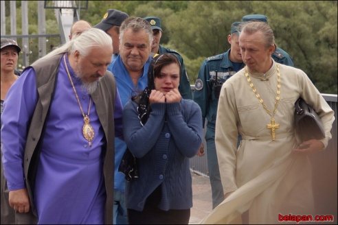 Гомельский епископ уговорил девушку, которая пыталась прыгнуть с моста, не совершать суицид