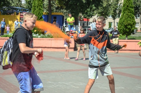 Фестиваль красок Colorfest прошел в Жодино