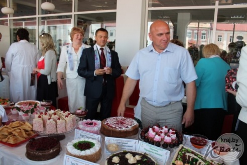 Шествие с Вишневой королевой и праздничный салют. Каким было закрытие «Вишневого фестиваля» в Глубоком (ФОТО)