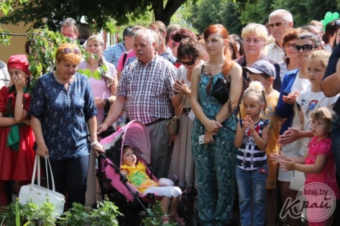Шествие с Вишневой королевой и праздничный салют. Каким было закрытие «Вишневого фестиваля» в Глубоком (ФОТО)