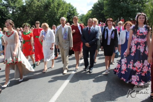 Шествие с Вишневой королевой и праздничный салют. Каким было закрытие «Вишневого фестиваля» в Глубоком (ФОТО)