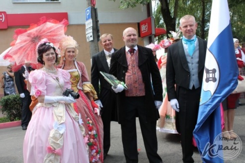 Шествие с Вишневой королевой и праздничный салют. Каким было закрытие «Вишневого фестиваля» в Глубоком (ФОТО)