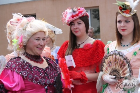 Шествие с Вишневой королевой и праздничный салют. Каким было закрытие «Вишневого фестиваля» в Глубоком (ФОТО)