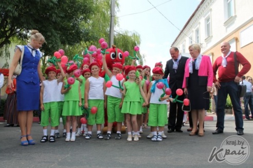 Шествие с Вишневой королевой и праздничный салют. Каким было закрытие «Вишневого фестиваля» в Глубоком (ФОТО)