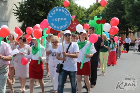 Шествие с Вишневой королевой и праздничный салют. Каким было закрытие «Вишневого фестиваля» в Глубоком (ФОТО)